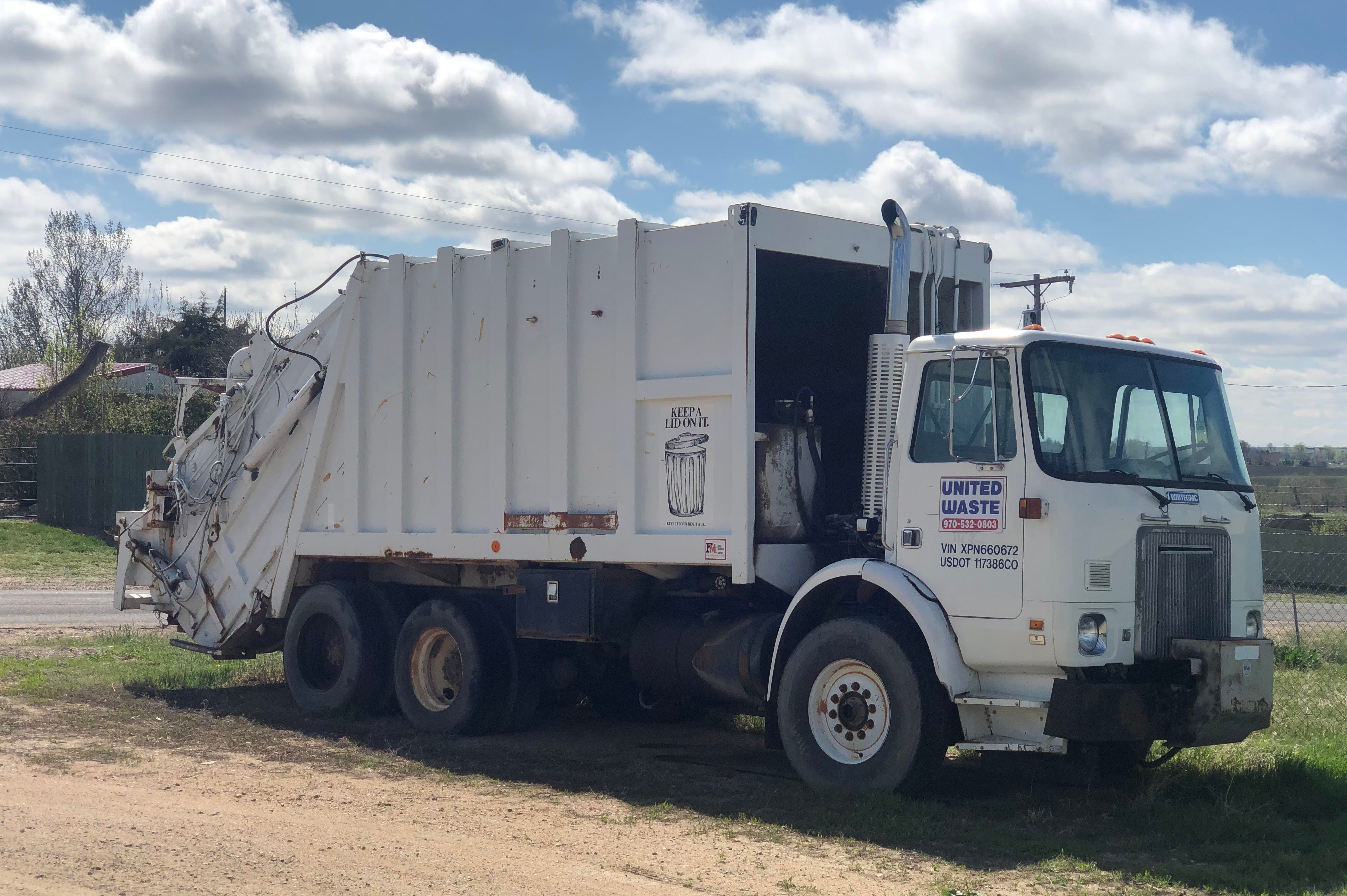 United Waste Dump Truck